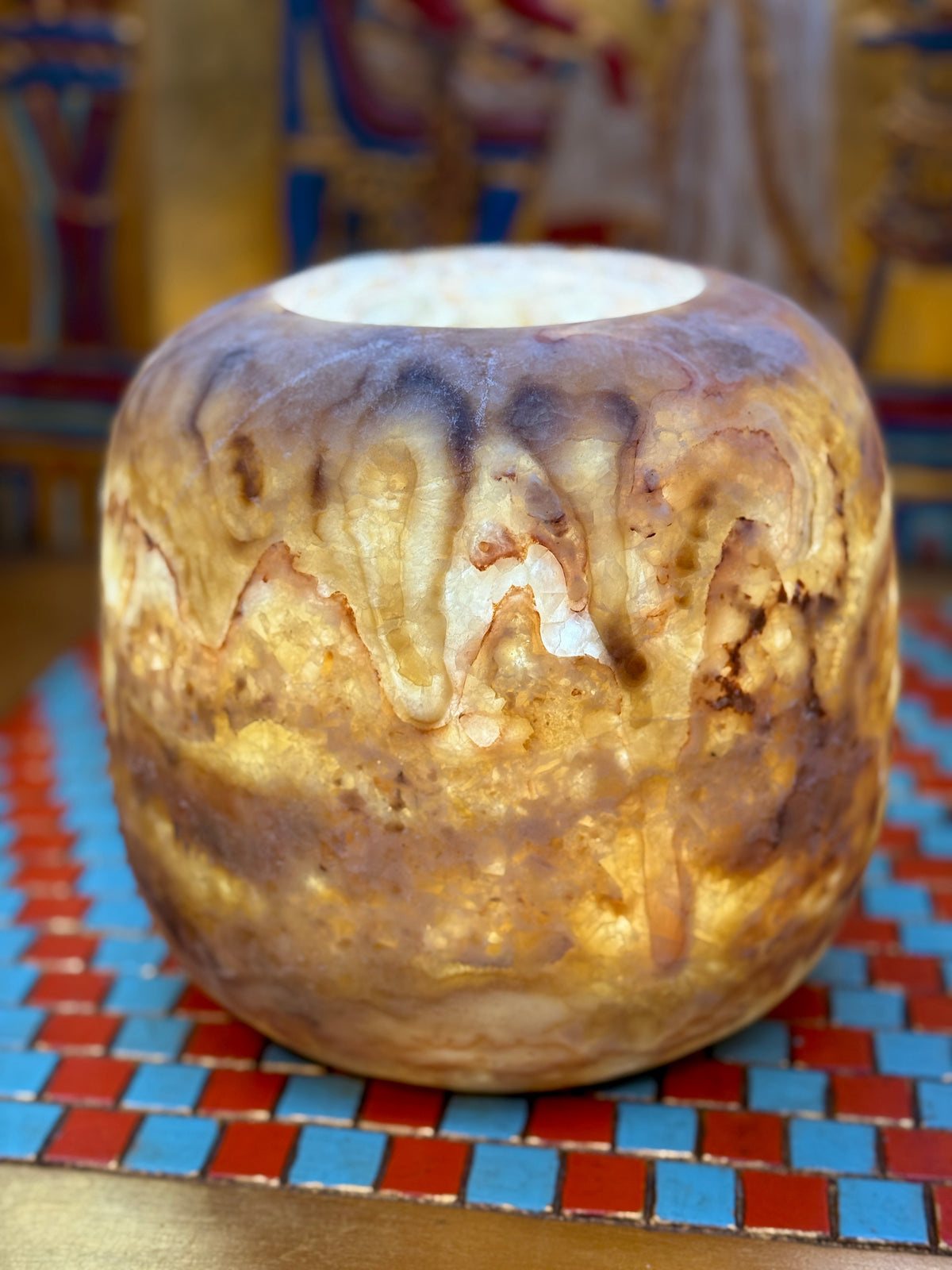 Low rounded alabaster vase with cascading honey-coloured patterns, smoky brown bands and an open rim — additional view 1.
