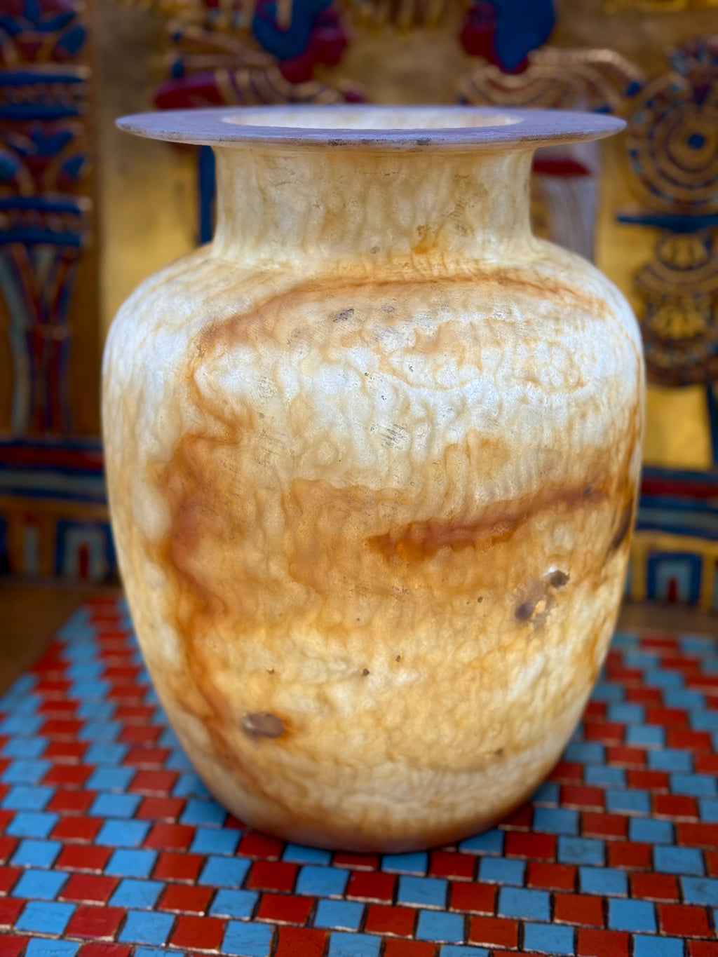 Broad cream alabaster vase with caramel-coloured swirls, rounded shoulders and a wide flared rim — additional view 2.