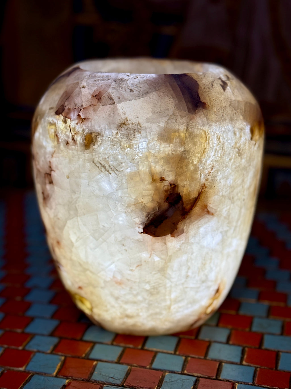 Rounded cream alabaster vase with chestnut-brown veins, curved shoulders and an open rim — additional view 2.