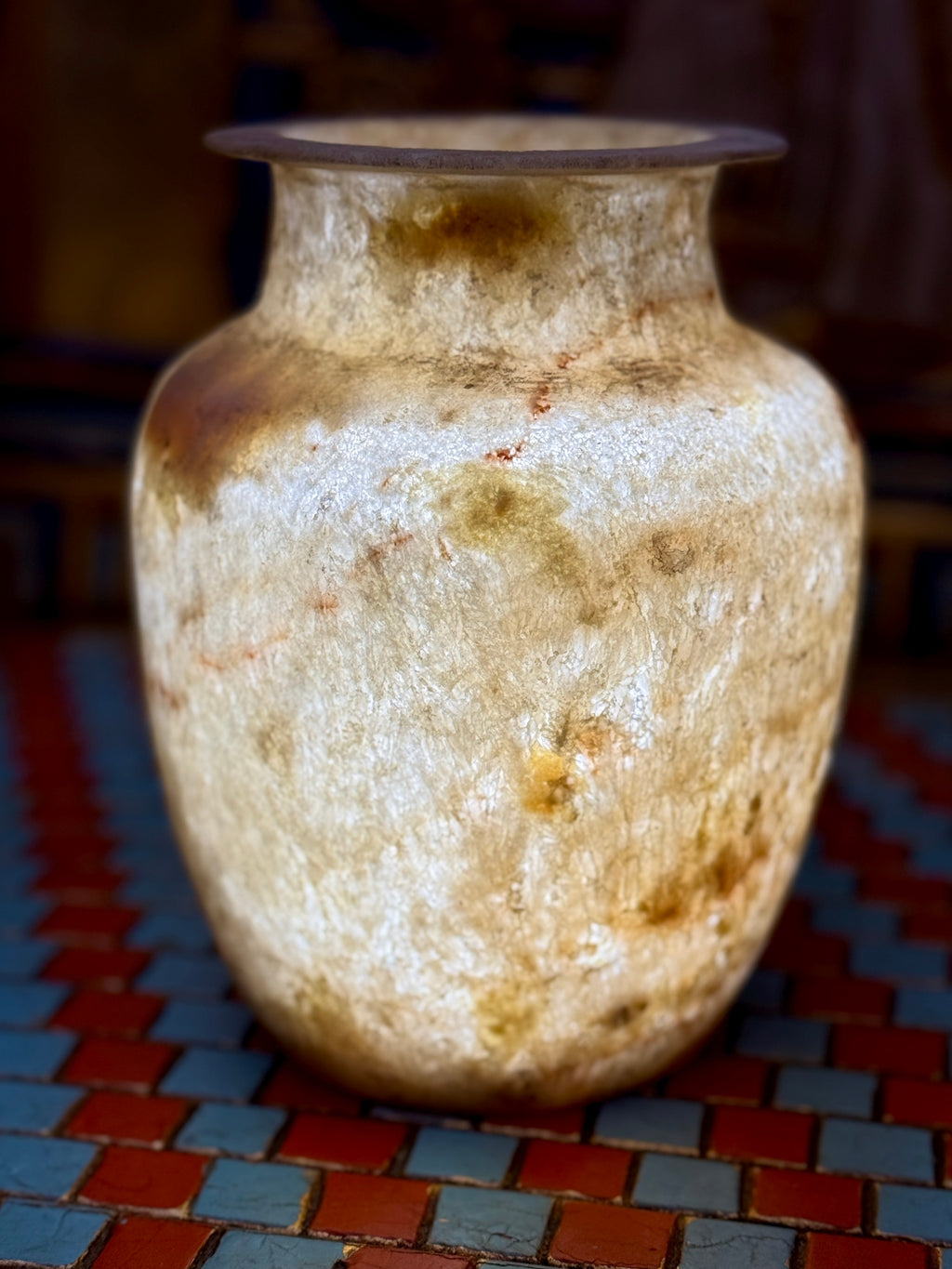 Slender cream alabaster vase with warm flowing veins, rounded shoulders and a flared rim — additional view 1.