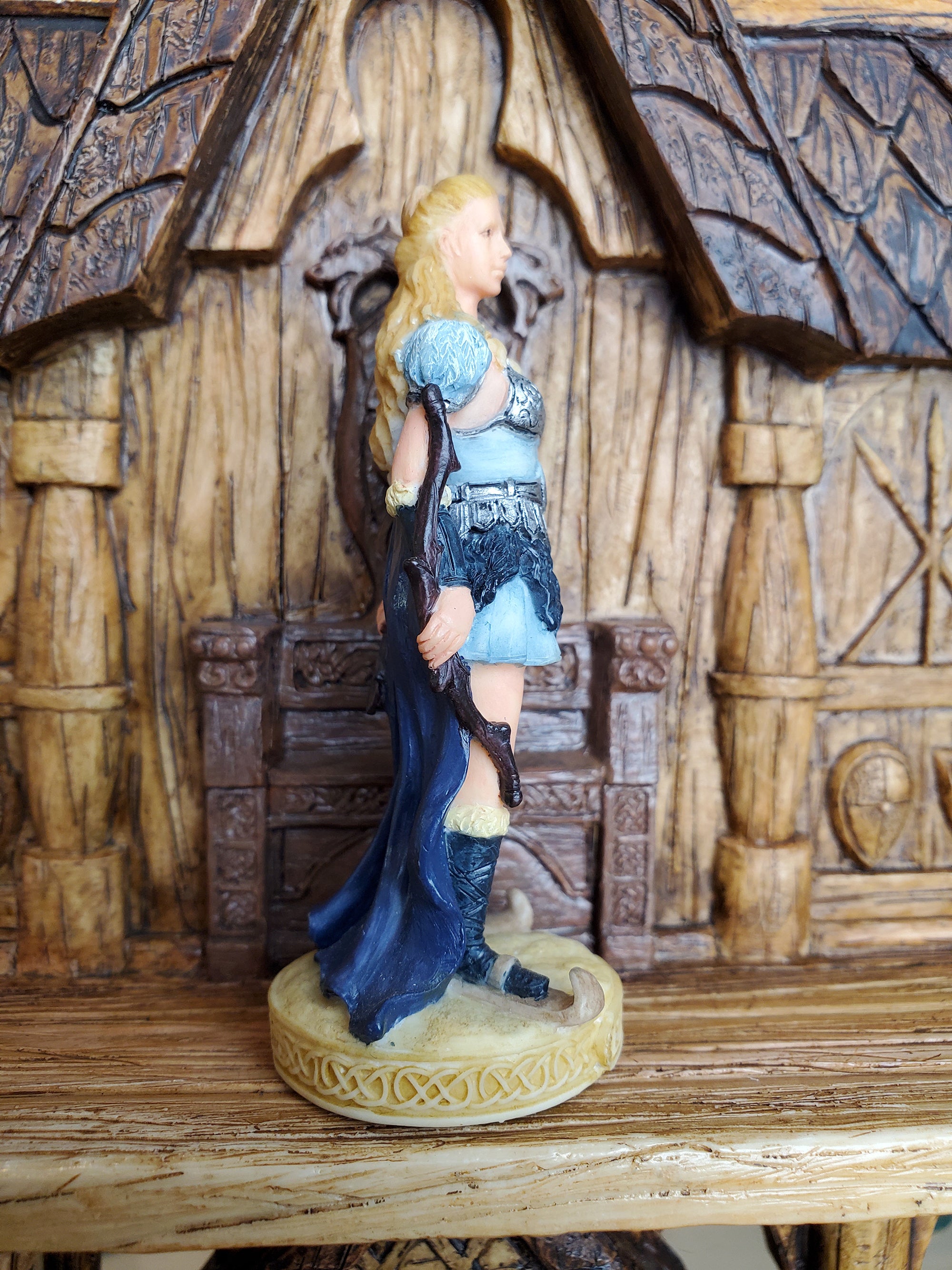 Skadi Mini Statue